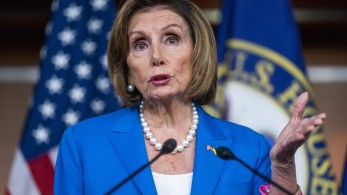 ΗΠΑ: Παραιτήθηκε η Νάνσι Πελόζι από την ηγεσία των Δημοκρατικών – Θα παραμένει στο Κογκρέσο