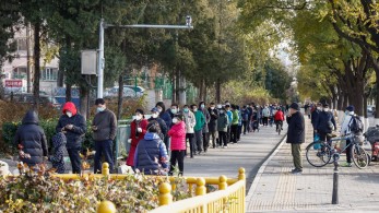 Κίνα: Εκατοντάδες άνθρωποι διαδήλωσαν  στην Σανγκάη, κατά της πολιτικής “μηδενικής COVID”