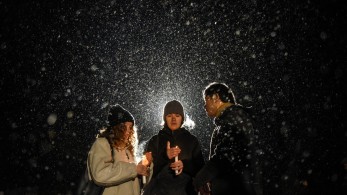 Ουκρανία: Στο Κίεβο χιονίζει -Εκατομμύρια Ουκρανοί παραμένουν χωρίς ηλεκτρικό ρεύμα