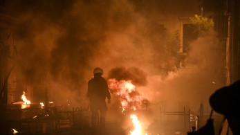 Με μολότοφ και στειλιάρια «εκτελούν» το Πολύτεχνείο