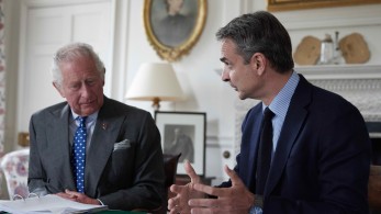 Πιθανή συνάντηση Μητσοτάκη – Βασιλιά Καρόλου στο Λονδίνο