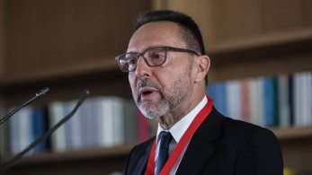 Στουρνάρας: Δεν κινδυνεύει η βιωσιμότητα του Δημοσίου Χρέους από την άνοδο των επιτοκίων