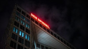 Το δηλητήριο της προπαγάνδας και μια μισή συγνώμη