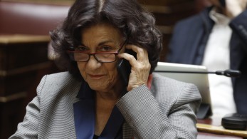 Θεανώ Φωτίου: Προσπαθεί να μαζέψει τα ασυμμάζευτα για το παράλληλο νόμισμα