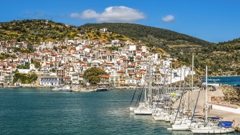 Τη Σκόπελο επιλέγουν οι Βρετανοί τουρίστες ως έναν από τους 12 κορυφαίους νησιωτικούς προορισμούς παγκοσμίως για το 2023