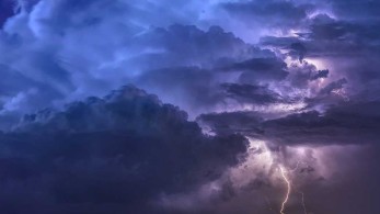 Για  ισχυρές καταιγίδες και χαλαζοπτώσεις προειδοποιεί το meteo