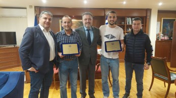 Mαραθώνιος 2022: Tον νικητή Χαράλαμπο Πιτσώλη και τον προπονητή Γιώργο Ζώρζο βράβευσε ο Δήμαρχος Ζωγράφου