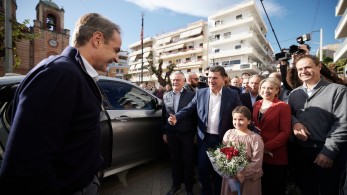Θερμή υποδοχή Μητσοτάκη στο Αίγιο
