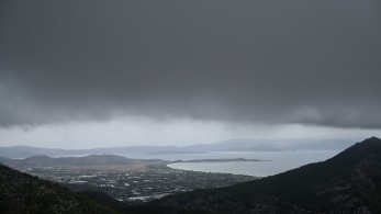 Καιρός: Τοπικές βροχές και σποραδικές καταιγίδες-Σταδιακή ύφεση από το απόγευμα