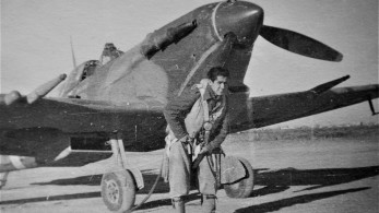 Πέθανε ο τελευταίος επιζών του Β΄ Παγκοσμίου Πολέμου, ο θρυλικός πιλότος Κωνσταντίνος Χατζηλάκος