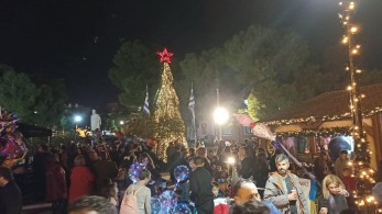 Σε εορταστικούς ρυθμούς ο Δήμος Παιανίας – Ανάβει σήμερα το Χριστουγεννιάτικο δέντρο στα Γλυκά Νερά