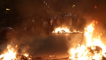 «Καζάνι που βράζει» η Θεσσαλονίκη – Ρομά έστησαν οδοφράγματα, άναψαν φωτιές (ΒΙΝΤΕΟ)