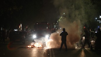 Θεσσαλονίκη: Σοβαρά επεισόδια – Οδοφράγματα, φωτιές και πυροβολισμοί από Ρομά