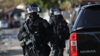 Έφοδος της ΕΛ.ΑΣ σε καταυλισμούς Ρομά στη Δ. Αττική – Επτά συλλήψεις για ναρκωτικά