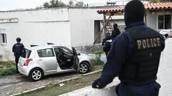 ΕΛ.ΑΣ: Επιχειρήσεις σε καταυλισμούς Ρομά σε Αχαΐα, Αγρίνιο και Σέρρες – 17 συλλήψεις και 31 προσαγωγές