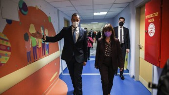 Η Σακελλαροπούλου επισκέφθηκε το Νοσοκομείο Παίδων «Η Αγία Σόφια»