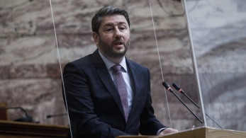 Η πολιτική “τρικυμία” του ΠΑΣΟΚ: Ψηφίζεις Ανδρουλάκη, παίρνεις Τσίπρα