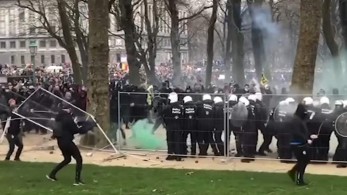 Αποχώρησαν από την αίθουσα του δικαστηρίου πέντε κατηγορούμενοι για τις τρομοκρατικές επιθέσεις των Βρυξελλών το 2016