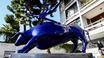 Αποκαλυπτήρια για το γλυπτό του Κωστή Γεωργίου στην είσοδο του Υπουργείου Εσωτερικών