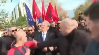 Αλβανία: Γρονθοκοπήθηκε στο πρόσωπο ο ηγέτης της αντιπολίτευσης Σαλί Μπερίσα