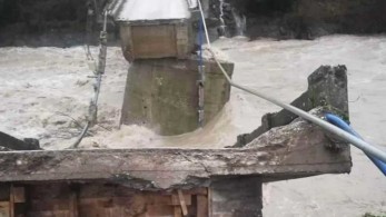 Κατέρρευσε ξανά η γέφυρα στο Κομπότι Άρτας λόγω της κακοκαιρίας