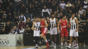 Τσακωμός παικτών στη νίκη του Ολυμπιακού επί του ΠΑΟΚ