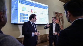Το ψηφιακό… άλμα του Δήμου Αθηναίων εντυπωσίασε τον Πιερρακάκη