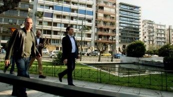 Το “παιδί του λαού” ταξιδεύει…