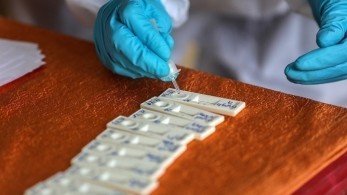 Ανεμβολίαστοι υγειονομικοί: Δείτε πως θα επιστρέψουν στα νοσοκομεία – Η εισήγηση της Επιτροπής