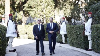 Μητσοτάκης: Ο καφές με τον Τασούλα, οι ευχές στην ΠτΔ και …ο κατώτατος μισθός