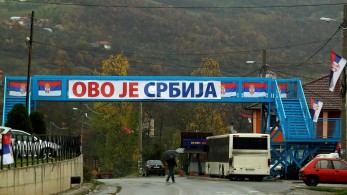 Κόσοβο: Νέα οδοφράγματα στη Μίτροβιτσα-Σε υψίστη ετοιμότητα σερβικός στρατός και αστυνομία