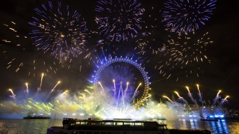 Tomanifesto.gr στο Λονδίνο: Πυροτεχνήματα αφιερωμένα στη βασίλισσα και την Ουκρανία