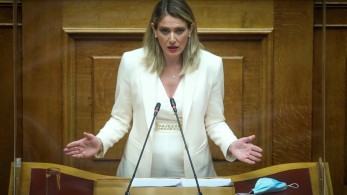 Τι απαντά η Άννα Ευθυμίου στον Πολάκη  περί παραβίασης του συντάγματος και τον ΕΦΚΑ