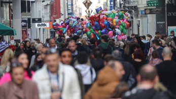 Εορταστικό ωράριο: Πώς θα λειτουργήσουν καταστήματα και σούπερ μάρκετ τις επόμενες μέρες