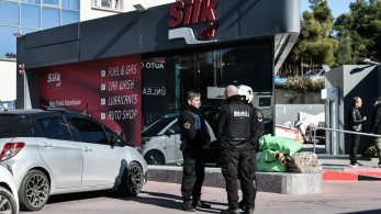 Γλυκά Νερά – Πυροβολισμοί σε βενζινάδικο: Τι «βλέπουν» οι Αρχές