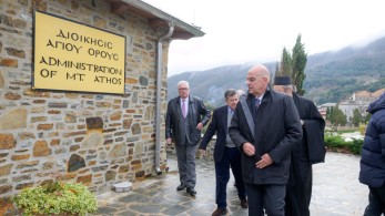 Επίσκεψη Δένδια στη Διοίκηση του Αγίου Όρους