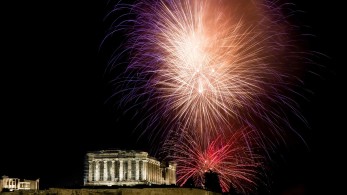 Με ένα υπερθέαμα γεμάτο λάμψη, Αθήνα  και Θεσσαλονίκη υποδέχθηκαν το 2023!