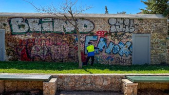 Επιχείρηση αντι-γκράφιτι «μαμούθ» στο κέντρο της πόλης από τον Δήμο Αθηναίων
