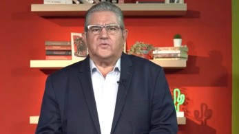 Κουτσούμπας: Εύχεται για τα 10 χρόνια του Luben και γίνεται viral – «Μη γίνετε Παπαρατσένκο»