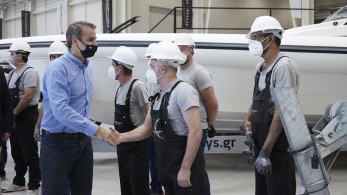 Οικονόμου: Η Ελλάδα άντεξε στις πιέσεις-Μέτρα στήριξης της κοινωνίας και το 2023