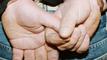 Σύλληψη Αλβανού μαστροπού που κρατούσε αιχμάλωτη μια 23χρονη και την εξέδιδε 