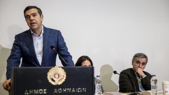 kolotoumpa Τσίπρα: Ψήφισε “παρών” για το market pass – Δήλωσε “απών” από τη στήριξη της κοινωνίας