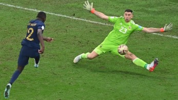 Από τον «μικρό τυμπανιστή» των Χριστουγέννων στον μικρό τερματοφύλακα και τον «φόνο του Ιησού»