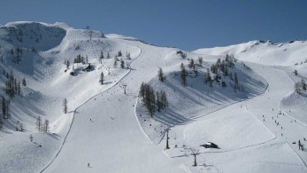Αυστρία: Χιονοστιβάδα έθαψε δέκα σκιέρ – Ένας διασωθείς