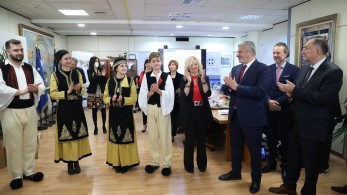 Χριστουγεννιάτικες μελωδίες, μαντινάδες και ηπειρώτικα στον Πατούλη  