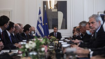 Στηρίζει αδύναμους και μεσαία τάξη η κυβέρνηση – 10 + 1 παρεμβάσεις για το 2023