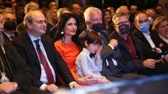 Κοσμοπλημμύρα στην κοπή της βασιλόπιτας του Χατζηδάκη