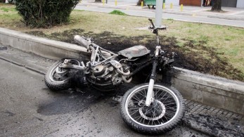 Θεσσαλονίκη: Τον πέρασαν για αστυνομικό και του έκαψαν τη μηχανή