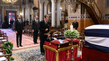 Τέως βασιλιάς: Προς το Τατόι η αυτοκινητοπομπή