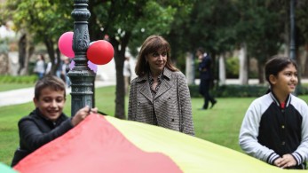 Εγκώμια της Σακελλαροπούλου για τους Έλληνες της Γερμανίας